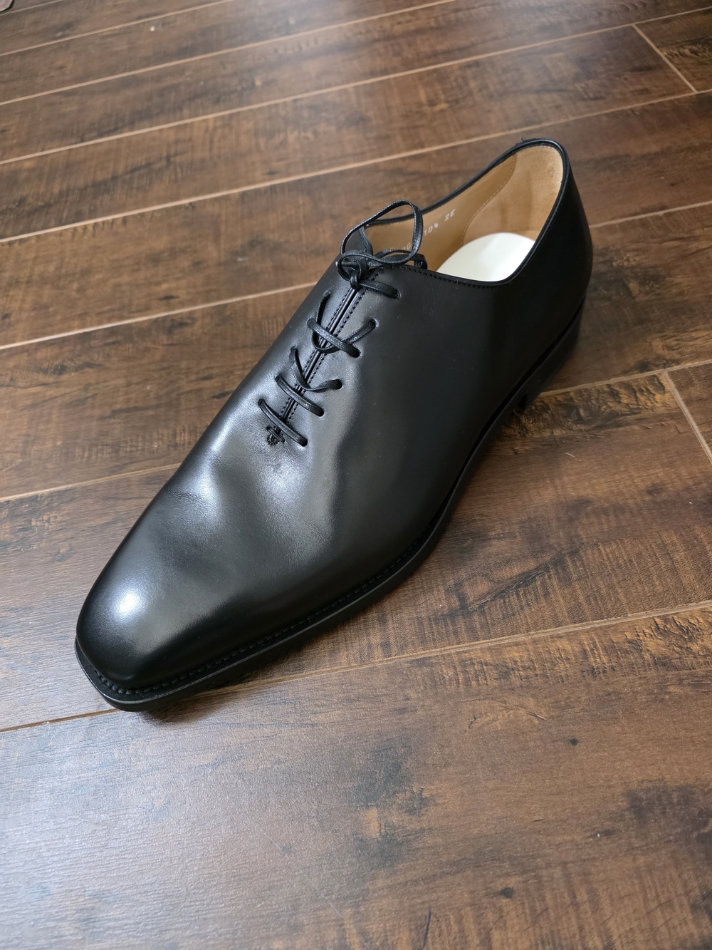Salvatore Ferragamo Men's Black Sleek Leather Derby